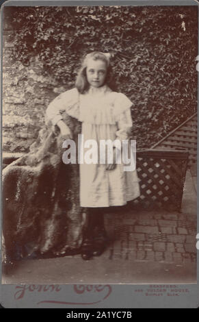 Victorian Shipley Glen, Yorkshire Cabinet Card Showing a Beautiful Young School Aged Girl Standing in a Yard or Garden Stock Photo