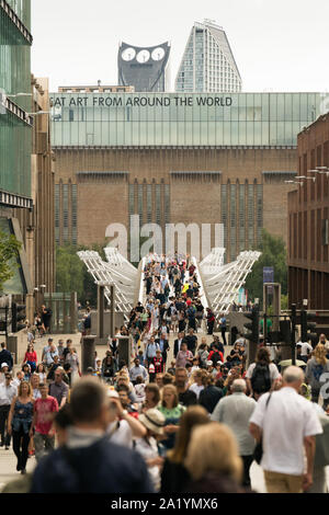 Pedestrians filled the Millenium Bridge leading to Tate Modern Stock Photo