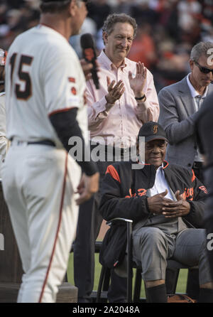 Los Angeles Dodgers Hall of Famer Maury Wills at photo day in Glendale, AZ  February 27,2010. UPI/Art Foxall Stock Photo - Alamy