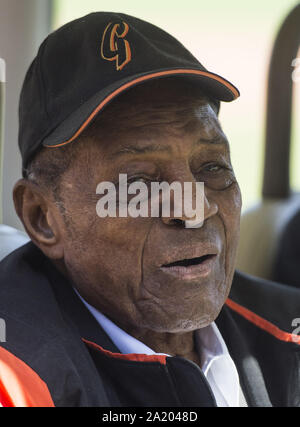 Willie mays portrait hi-res stock photography and images - Alamy