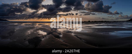 Sunset over the Atlantic ocean from Widemouth Bay beach, North Cornwall, England Stock Photo