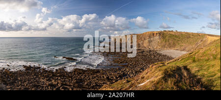 Atlantic coastline of Cornwall, England at Widemouth Bay Stock Photo