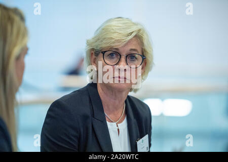 silvia-neid-former-federal-coach-ger-in-conversation-talking