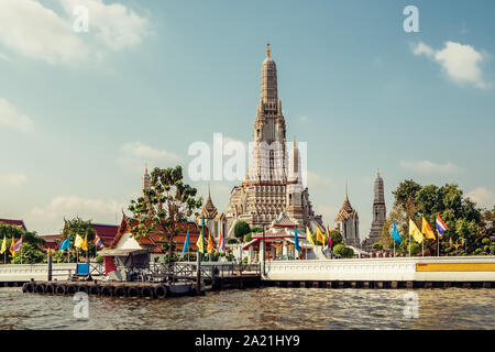 Wat Arun buddhist temple in Bangkok, Thailand Stock Photo