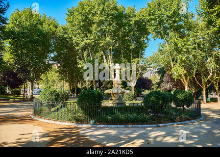 Madrid, Spain - September 27, 2019. Principal fountain of  the Maria Eva Duarte De Peron Park. Madrid, Spain. Stock Photo