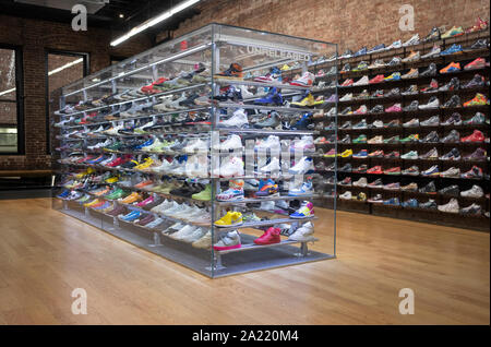 nabo elegant Anmeldelse The rare expensive unreleased athletic shoes on display at The Flight Club  on Broadway in Greenwich Village, New York City Stock Photo - Alamy
