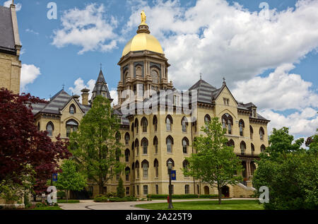 University of Notre Dame Main Building 1879, iconic Golden Dome 1882, statue of Mary atop, roof crosses, original campus building, Catholic college; S Stock Photo