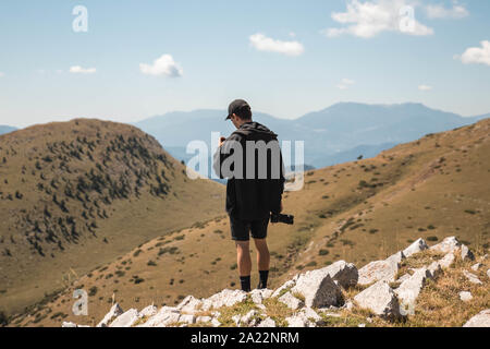 Montañas y soledad Stock Photo