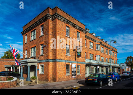 Broadway Hotel in the centre of Letchworth Garden City, Herts UK. Built in 1961it was the first licensed premises in Letchworth Garden City. Stock Photo