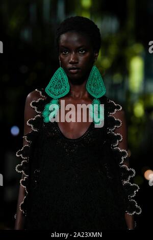 Paris, France. 30th Sep, 2019. Stella McCartney SS20 Runway during Paris Fashion Week - Paris, France 30/09/2019 | usage worldwide Credit: dpa/Alamy Live News Stock Photo