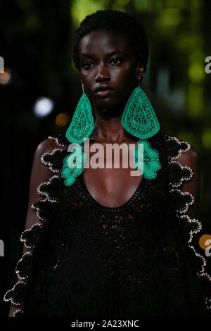 Paris, France. 30th Sep, 2019. Stella McCartney SS20 Runway during Paris Fashion Week - Paris, France 30/09/2019 | usage worldwide Credit: dpa/Alamy Live News Stock Photo