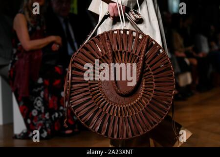 Paris, France. 30th Sep, 2019. Stella McCartney SS20 Runway during Paris Fashion Week - Paris, France 30/09/2019 | usage worldwide Credit: dpa/Alamy Live News Stock Photo