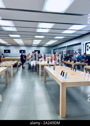 Orlando, FL/USA-12/6/19: An Apple store with people waiting to purchase  Apple Macbooks, iPads and iPhones Stock Photo - Alamy