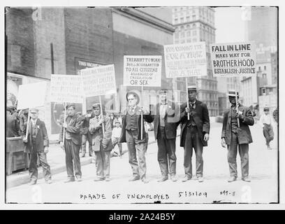Parade of unemployed men, carrying signs, New York Stock Photo