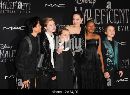 Los Angeles, CA. 30th Sep, 2019. Maddox Jolie-Pitt, Shiloh Nouvel Jolie-Pitt, Vivienne Marcheline Jolie-Pitt, Angelina Jolie, Zahara Marley Jolie-Pitt, Knox Léon Jolie-Pitt at arrivals for MALEFICENT: MISTRESS OF EVIL Premiere, El Capitan Theatre, Los Angeles, CA September 30, 2019. Credit: Elizabeth Goodenough/Everett Collection/Alamy Live News Stock Photo