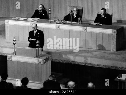 British Prime Minister Clement Attlee, addressing the first session of the United Nations General Assembly, in 1946 at Central Hall in London Stock Photo