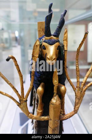 The Ram in the Thicket; Statuette of a goat. Early Dynastic III period; 2600BC; found at Ur, Iraq Stock Photo