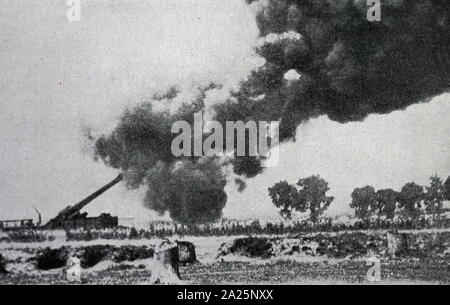 Photograph of british heavy gun in action during the battle of the somme. Stock Photo
