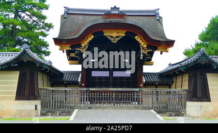 Kenreimon, one of the main entrance gates from the outer to the inner courtyard, Kyoto Imperial Palace, of the Emperor of Japan. The Emperors have since resided at the Tokyo Imperial Palace after the Meiji Restoration in 1869, and the preservation of the Kyoto Imperial Palace was ordered in 1877. Today, the grounds are open to the public, and the Imperial Household Agency hosts public tours of the buildings several times a day. Stock Photo