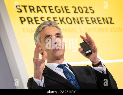01 October 2019, Hessen, Frankfurt/Main: Frank Appel, CEO of Deutsche Post AG, will present Deutsche Post's strategy until 2025 at a press conference. Every five years, the Bonn-based Group updates its approach. Photo: Frank Rumpenhorst/dpa Stock Photo