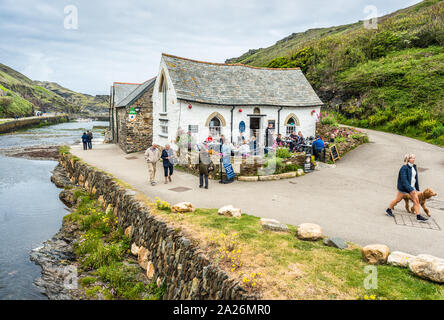The Harbour Light house, a 16th century building, now a shop and cafe and YHA next door, Boscastle harbour, Cornwall, England, UK Stock Photo