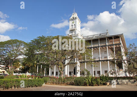 Front facade of House of Wonders, (Beit Al Ajaib), with tree in front of it, Stone Town, Zanzibar, Unguja Island, Tanzania. Stock Photo