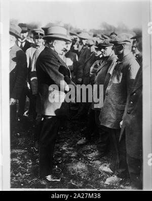 President Ebert, of Germany, greeting the returned German prisoners Stock Photo