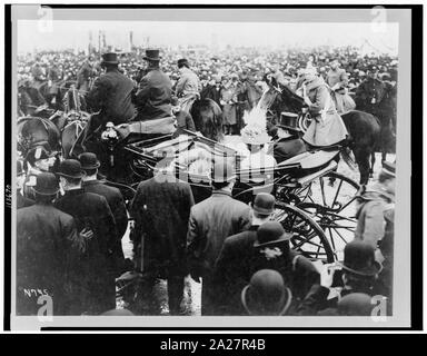 President and Mrs. William Taft, in horse-drawn carriage, on way to White House after inauguration Stock Photo