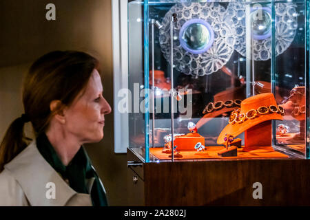 Berkeley Square, London, UK. 1st Oct 2019. Jewllery in Taffin - PAD, art and design products in Berkeley Square during Frieze Week. Credit: Guy Bell/Alamy Live News Stock Photo