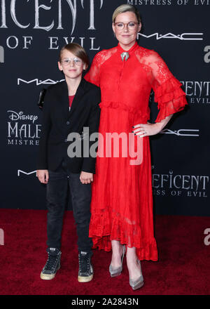 Hollywood, United States. 30th Sep, 2019. HOLLYWOOD, LOS ANGELES, CALIFORNIA, USA - SEPTEMBER 30: William Robert Cowles and Kathleen Robertson arrive at the World Premiere Of Disney's 'Maleficent: Mistress Of Evil' held at the El Capitan Theatre on September 30, 2019 in Hollywood, Los Angeles, California, United States. (Photo by Xavier Collin/Image Press Agency) Credit: Image Press Agency/Alamy Live News Stock Photo