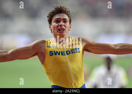 DOHA, QATAR. 01th Oct, 2019. Armand Duplantis of Sweden celebrates after he tried the 5.79m mark in MenÕs Pole Vault Final during day 5 of the IAAF World Athletics Championships - Doha 2019 at Khalifa International Stadium on Tuesday, October 01, 2019 in DOHA, QATAR. Credit: Taka G Wu/Alamy Live News Stock Photo