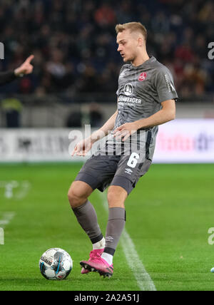 Hanover, Germany. 30th Sep, 2019. Soccer: 2nd Bundesliga, 8th matchday: Hannover 96 - 1st FC Nürnberg in the HDI-Arena in Hannover. Nuremberg's Tim craftsman is on the ball. Credit: Peter Steffen/dpa/Alamy Live News Stock Photo