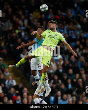 Manchester. 1st Oct, 2019. Manchester City's Rodri (L) vies with Dinamo Zagreb's Bruno Petkovic during the UEFA Champions League Group C match between Manchester City and Dinamo Zagreb in Manchester, Britain on Oct. 1, 2019. Credit: Han Yan/Xinhua/Alamy Live News Stock Photo