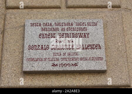 Santiago de Compostela, Spain - Plaque indicating that Ernest Hemingway stayed in this building when it was the Hotel Suizo Stock Photo