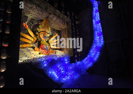 Kolkata, India. 02nd Oct, 2019. An idol of Devi durga wearing a mask to create Awareness of Air pollution, during the festival.Durgapuja is the biggest Hindu festival celebrated in Kolkata and runs for 9 days. Durga is a description for the power of the goddess in Hindu Mythology. Credit: SOPA Images Limited/Alamy Live News Stock Photo