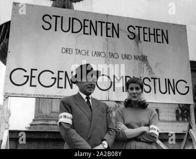 The writer Erich Kaestner participates in an anti-nuclear demonstration in front of the University of Munich. In the picture, Kaestner stands with a student in front of a sign with the words: 'Students stand for three days, day and night, against nuclear armament.' Stock Photo