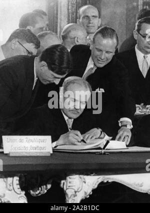 The Soviet Foreign Minister (sitting in the middle) at the signing of the treaty in Belvedere Palace. Stock Photo