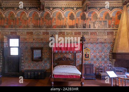 Frescoes of the Legend of the Chatelaine of Vergy, Bedroom of the Landlady, Palazzo Davanzati, Florence, Tuscany, Italy, Europe Stock Photo