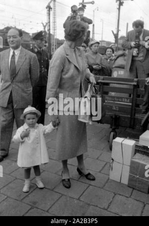 Arrival of Ingrid Bergman, her husband Roberto Rosselini and their children at the Munich Central Station. They arrived in Munich probably for the filming or the premiere of their new movie 'Fear'. Stock Photo