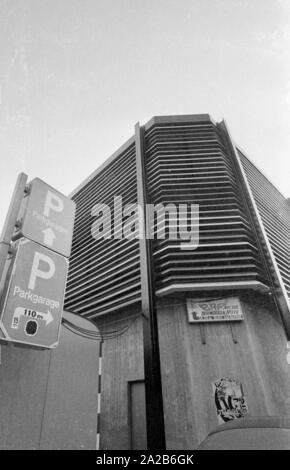 Ventilation of the underground car park at Stachus, which is located in the Herzog-Wilhelm-Strasse between Josephspitalstrasse and Herzogspitalstrasse. In the foreground signs pointing to the 'parking garage'. Stock Photo