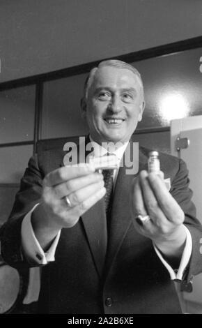 Immunization action in Konstanz with a newly developed flu vaccine of the Ravensberg Chemische Fabrik, an employee with ampoules of the new vaccine. Around 1960 committees recommended the vaccination against influenza viruses for the first time in the Federal Republic of Germany. Stock Photo