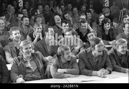 The Spanish clown Charlie Rivel performs at the Landsberg Prison on 03.03.1971. The spectators are the prisoners of the penal institution. Stock Photo