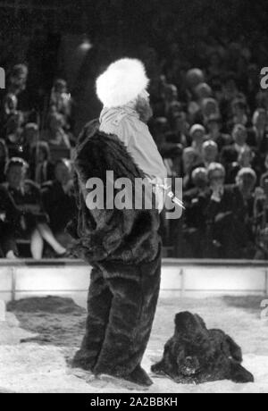 Performance of the German singer Ivan Rebroff on the TV show 'Stars in der Manege' in 1971. Stock Photo
