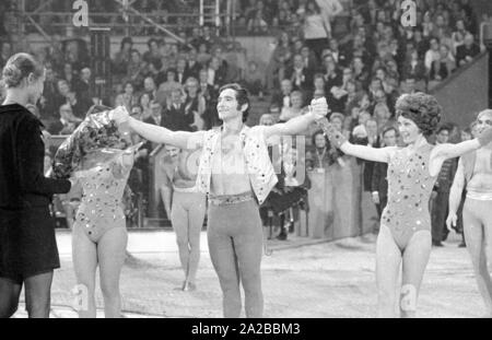 The Austrian pop singer and actor Freddy Quinn performs an acrobatics act on the TV show 'Stars in der Manege' in 1971. Stock Photo