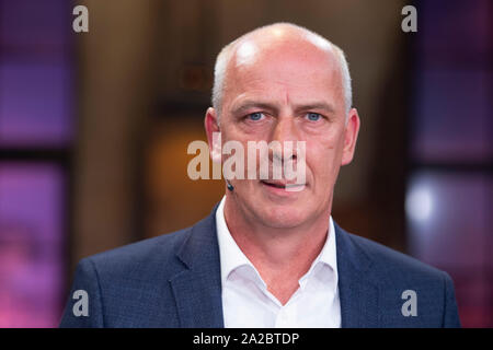 Mario BASLER, Germany, former football player, portrait, portrait, portrait, cropped single image, single motif, guest in the program 'Koelner Treff' on WDR television, 01.10.2019. | usage worldwide Stock Photo