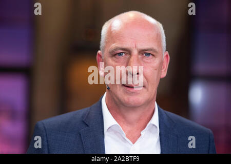 Mario BASLER, Germany, former football player, portrait, portrait, portrait, cropped single image, single guest, guest in the program 'Koelner Treff' on WDR television, 01.10.2019. | Usage worldwide Stock Photo