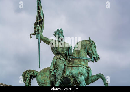 Monument to Godefroid (Godefroy) de Bouillon on Royal Square in Brussels, Godfrey of Bouillon was a Frankish knight and one of the leaders of the Firs Stock Photo