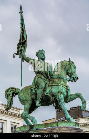 Monument to Godefroid (Godefroy) de Bouillon on Royal Square in Brussels, Godfrey of Bouillon was a Frankish knight and one of the leaders of the Firs Stock Photo