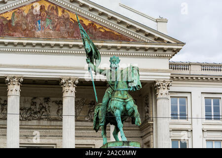 Monument to Godefroid (Godefroy) de Bouillon on Royal Square in Brussels, Godfrey of Bouillon was a Frankish knight and one of the leaders of the Firs Stock Photo