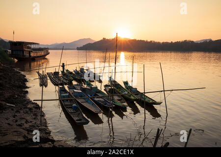 Sunset across the Mekong River, Luang Prabang, Luang Prabang province, Northern Laos, Laos, Southeast Asia Stock Photo